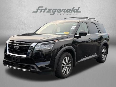 Used 2024 Nissan Pathfinder SL AWD/4WD image 2