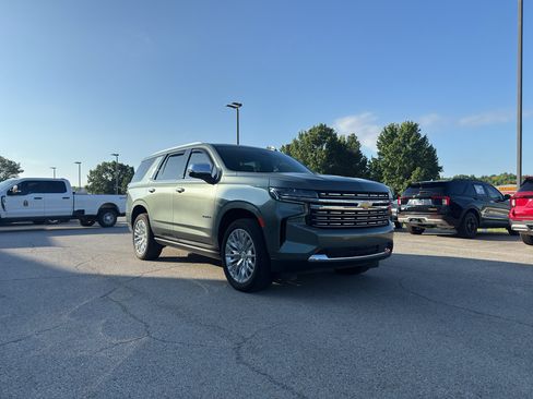 Used 2023 Chevrolet Tahoe Premier AWD/4WD image 7