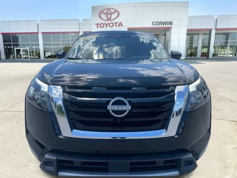 Used 2025 Nissan Pathfinder SL AWD/4WD image 8