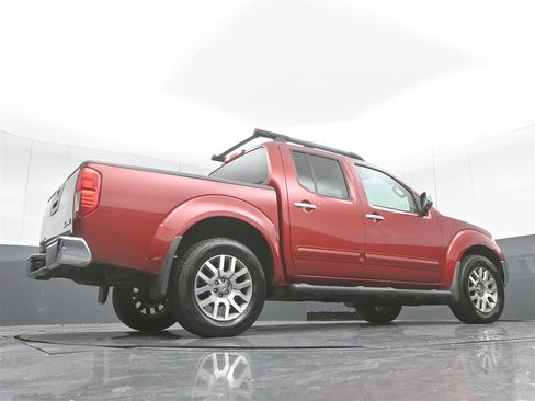 Used 2012 Nissan Frontier SL image 32
