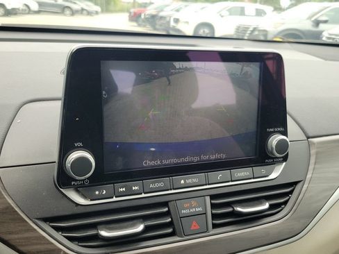 Used 2025 Nissan Altima 2.5 SV FWD image 26