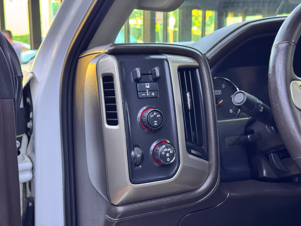 Used 2016 GMC Sierra 2500 Denali w/ Duramax Plus Package AWD/4WD image 18