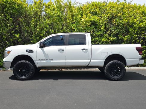Used 2018 Nissan Titan SV w/ SV Convenience Package AWD/4WD image 7