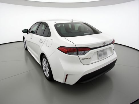 Used 2025 Toyota Corolla LE image 6