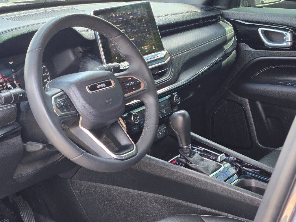 Used 2024 Jeep Compass Latitude w/ Altitude Special Edition AWD/4WD image 24