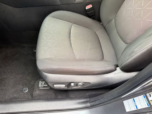 Used 2022 Toyota RAV4 XLE image 12