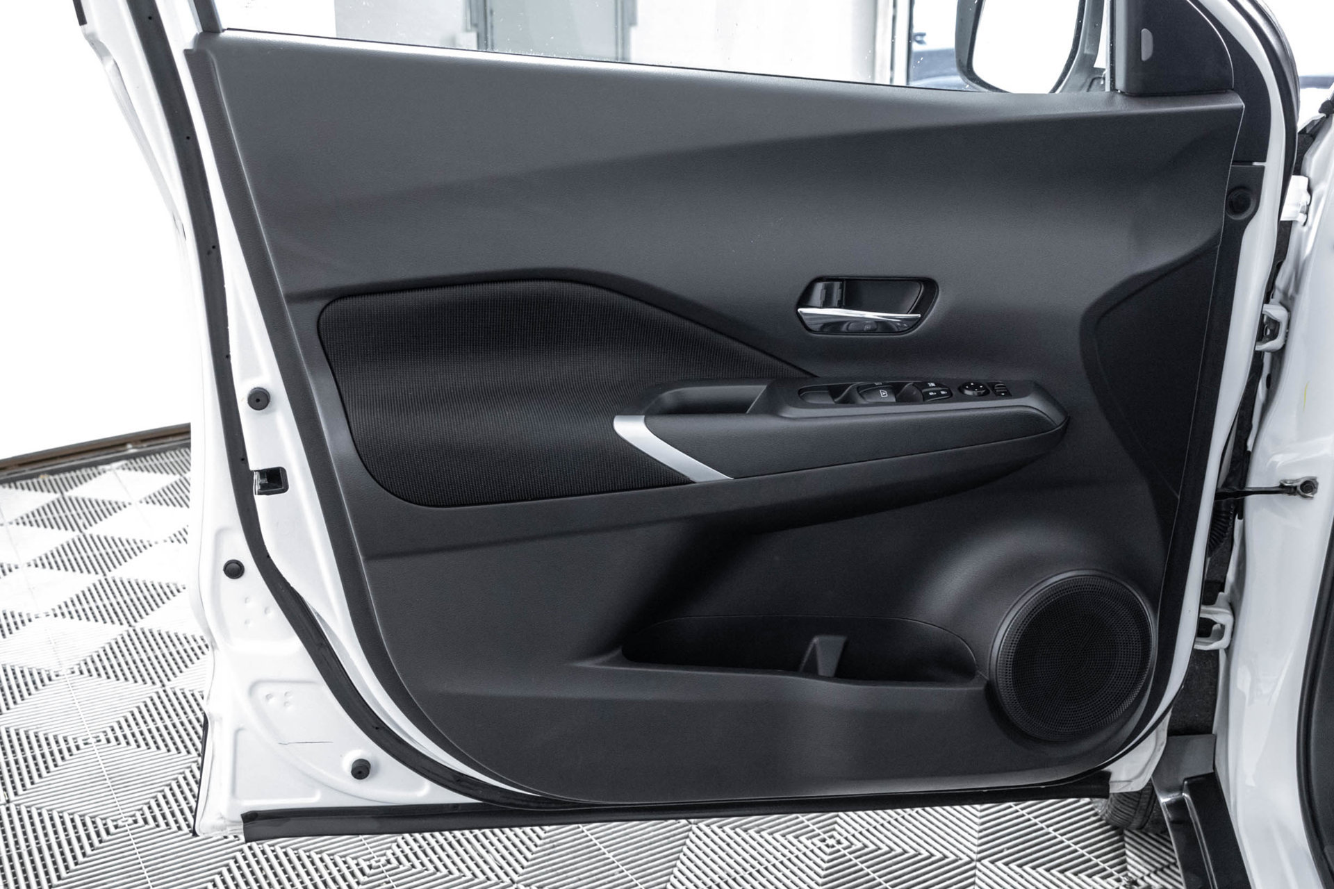 Used 2022 Nissan Kicks SV FWD image 33