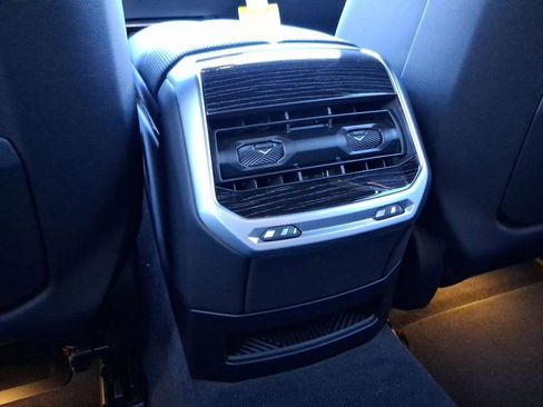 New 2026 BMW i7 xDrive60 w/ Premium Package image 30