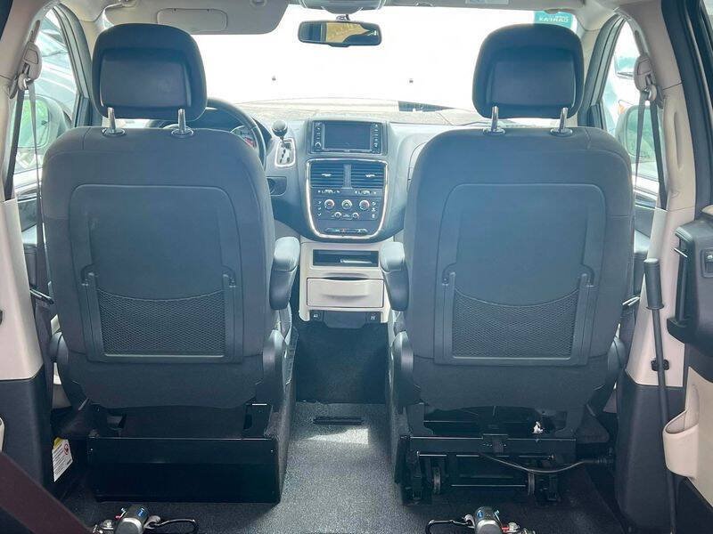 Used 2017 Dodge Grand Caravan SE w/ Power Window Group FWD image 41