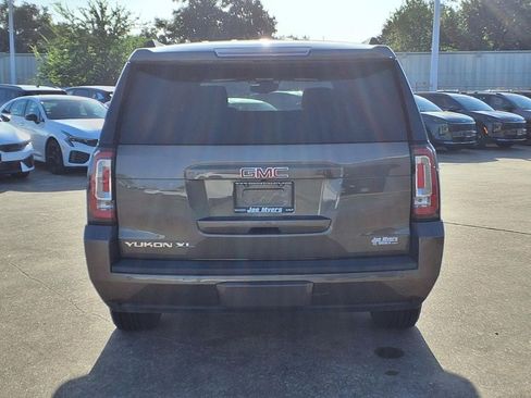 Used 2016 GMC Yukon XL SLE w/ Convenience Package RWD image 8