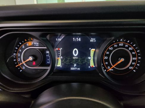 Used 2025 Jeep Wrangler Unlimited Sahara AWD/4WD image 15