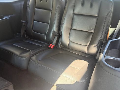 Used 2018 Ford Explorer XLT w/ Equipment Group 202A FWD image 12