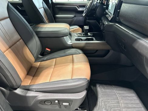 Certified 2025 Chevrolet Silverado 1500 High Country w/ Technology Package AWD/4WD image 18
