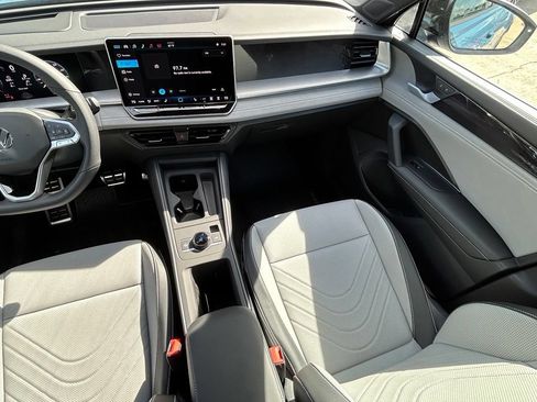 New 2026 Volkswagen Tiguan SE R-Line FWD image 11
