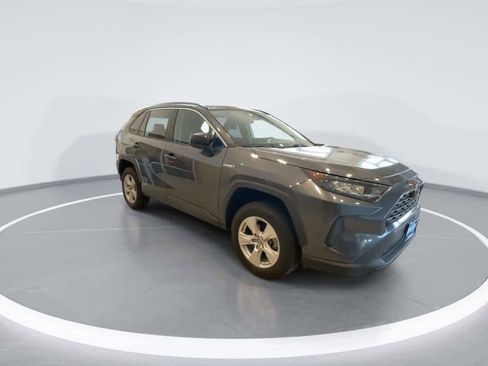 Used 2021 Toyota RAV4 LE AWD/4WD image 2