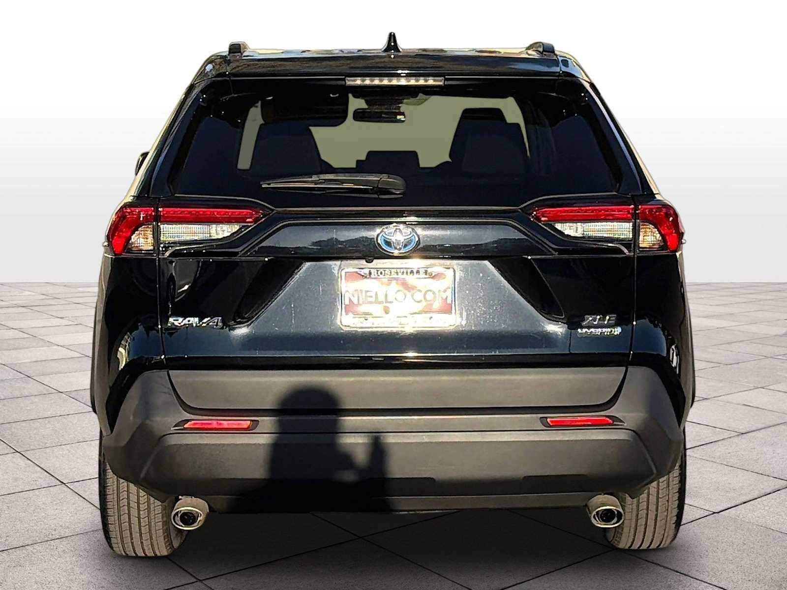 Used 2021 Toyota RAV4 XLE w/ Convenience Package AWD/4WD image 7