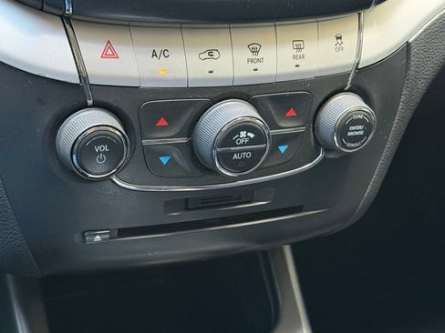 Used 2019 Dodge Journey SE w/ Blacktop Package FWD image 18