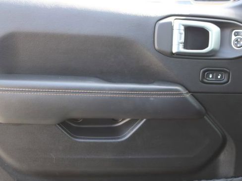 Used 2023 Jeep Wrangler Unlimited Sahara image 11