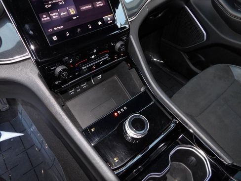 Used 2022 Jeep Grand Cherokee Altitude image 12