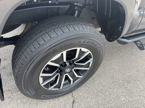 Used 2021 Toyota Tacoma TRD Sport w/ Technology Package image 16