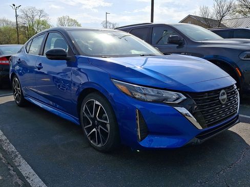 Used 2025 Nissan Sentra SR w/ SR Premium Package image 3