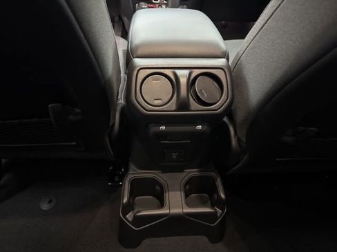 Used 2025 Jeep Wrangler Unlimited Rubicon w/ Technology Group image 7