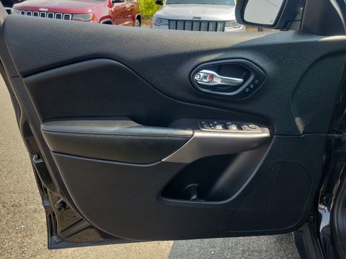 Used 2020 Jeep Cherokee Limited image 12