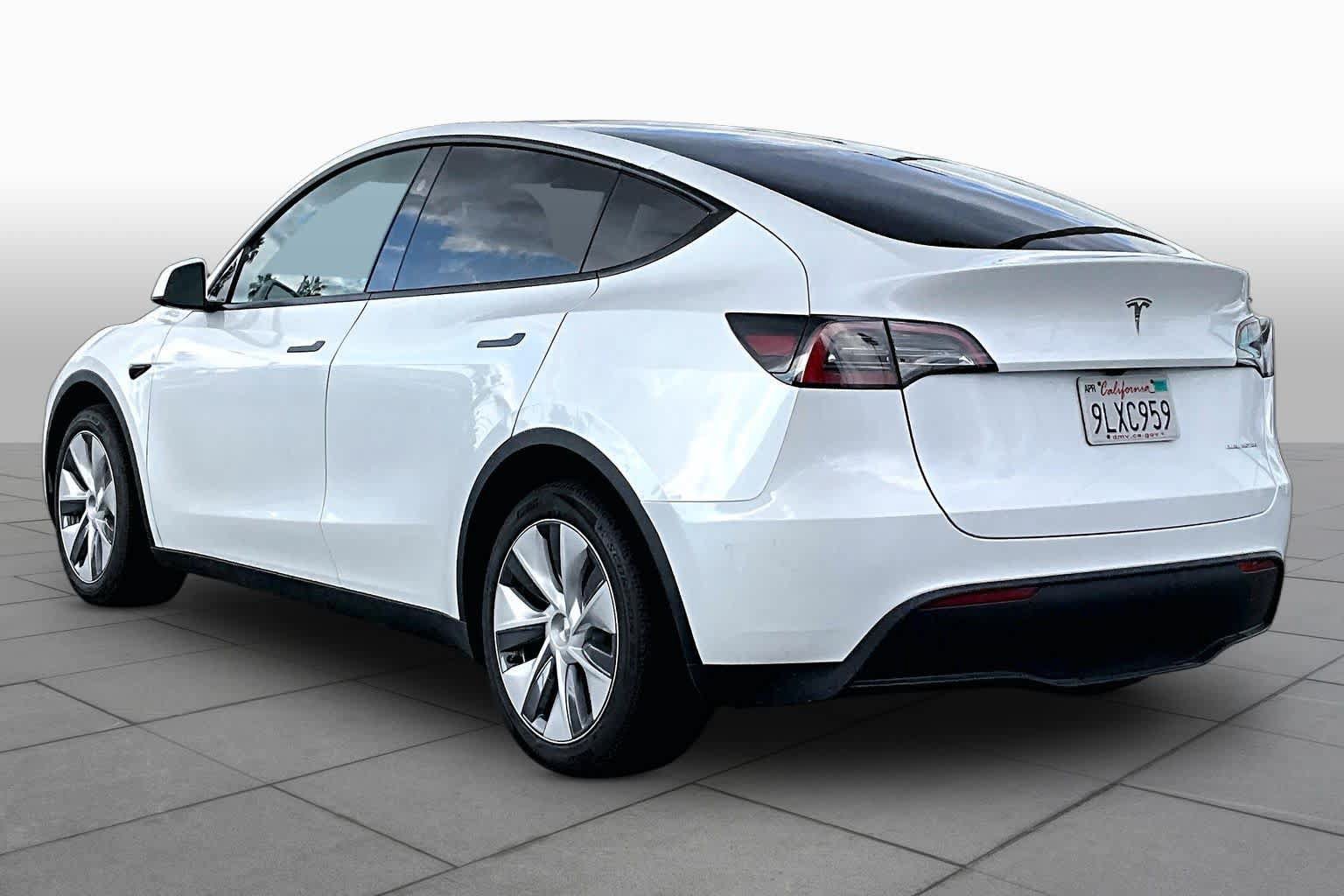 Used 2024 Tesla Model Y Long Range AWD/4WD image 11