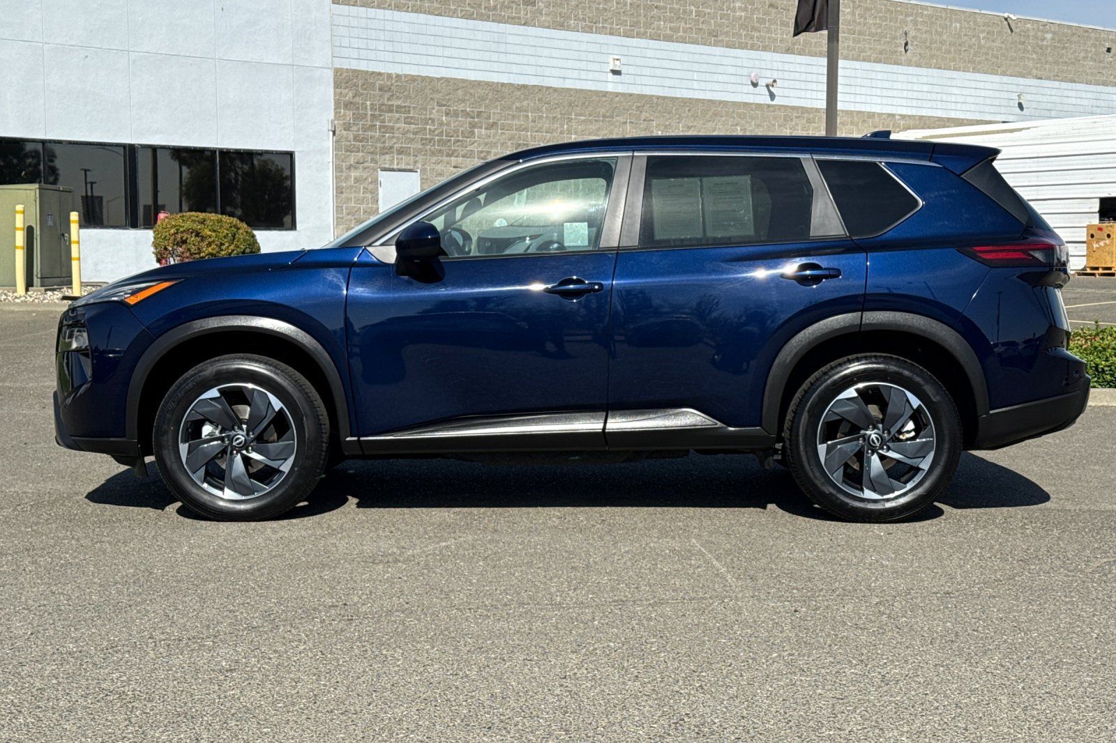 Certified 2025 Nissan Rogue SV AWD/4WD image 9