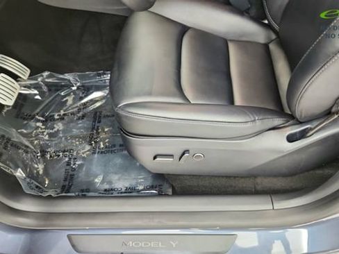 Used 2023 Tesla Model Y Performance image 33