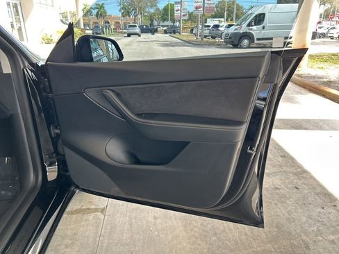 Used 2022 Tesla Model Y Performance image 26