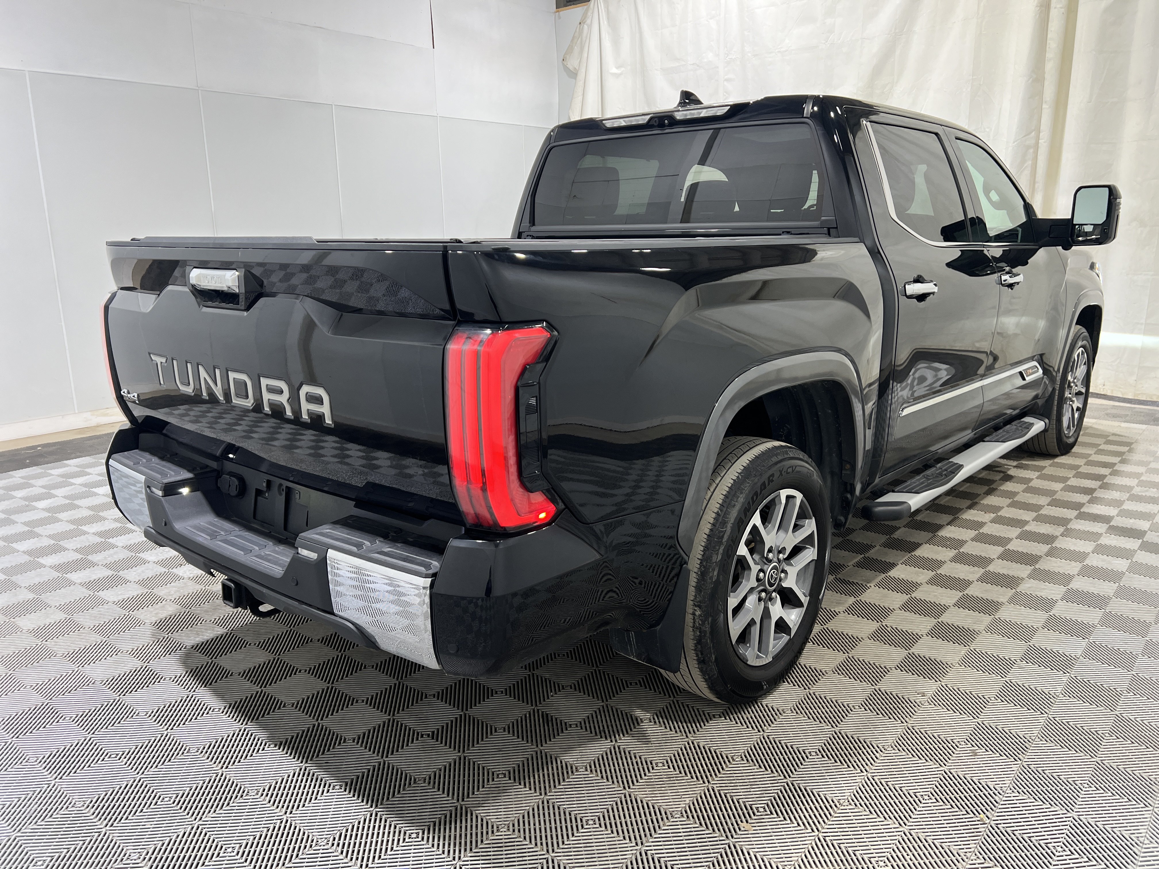 Used 2022 Toyota Tundra Platinum AWD/4WD image 3