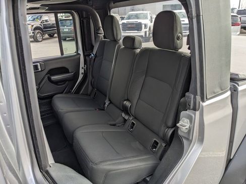 Used 2021 Jeep Gladiator Sport image 38