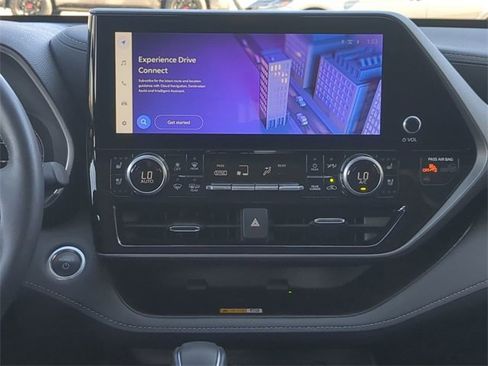 Used 2024 Toyota Highlander Limited image 18