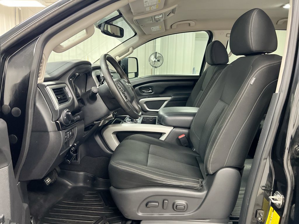 Used 2017 Nissan Titan SV AWD/4WD image 20