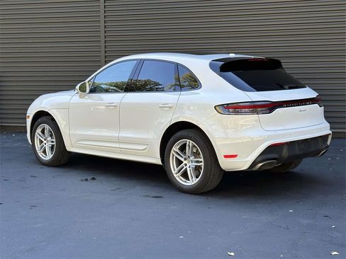 Used 2025 Porsche Macan image 4