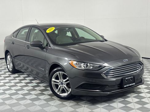 Used 2018 Ford Fusion S image 2