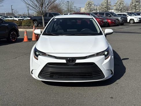 Used 2025 Toyota Corolla LE image 6