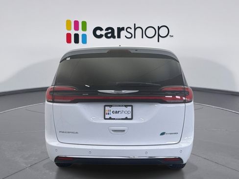 Used 2024 Chrysler Pacifica Limited FWD image 4