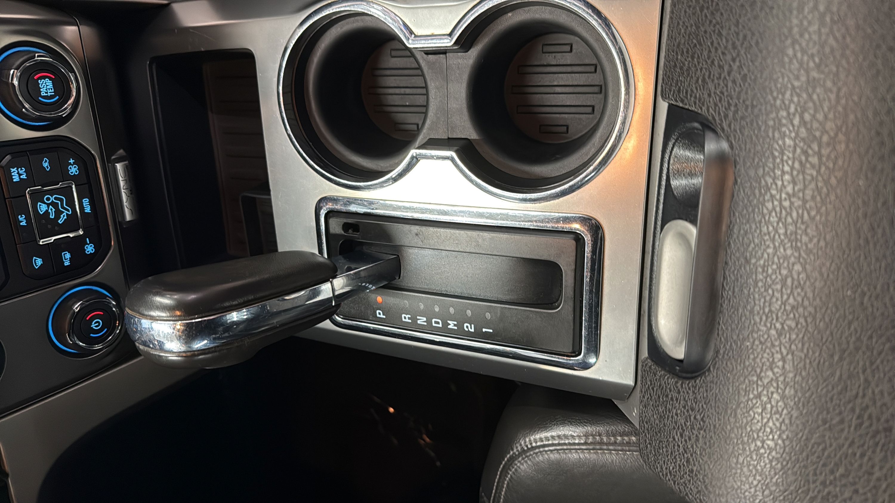 Used 2014 Ford F150 FX4 w/ Equipment Group 402A Luxury AWD/4WD image 18