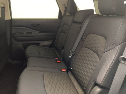 Used 2024 Nissan Pathfinder S FWD image 18