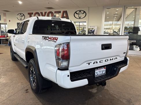 Certified 2022 Toyota Tacoma TRD Off-Road w/ Technology Package AWD/4WD image 8