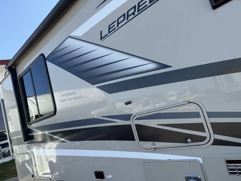 Used 2022 Ford E-450 and Econoline 450 Super Duty w/ Motorhome Prep Package image 30