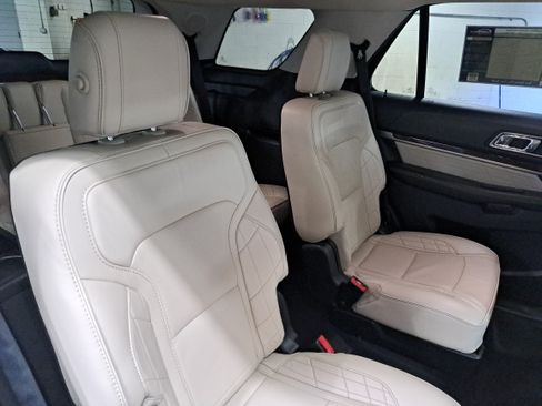 Used 2018 Ford Explorer Platinum AWD/4WD image 12
