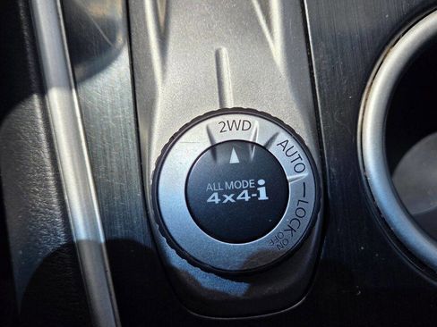 Used 2014 Nissan Pathfinder SV AWD/4WD image 24