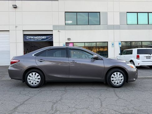 Used 2017 Toyota Camry LE FWD image 2