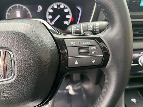 Used 2025 Honda Pilot Touring image 13