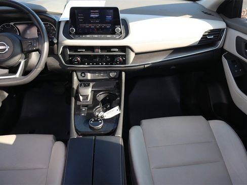 Used 2024 Nissan Rogue SV w/ SV Premium Package image 15