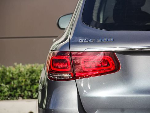 Used 2022 Mercedes-Benz GLC 300 4MATIC w/ Premium Package Lite image 6