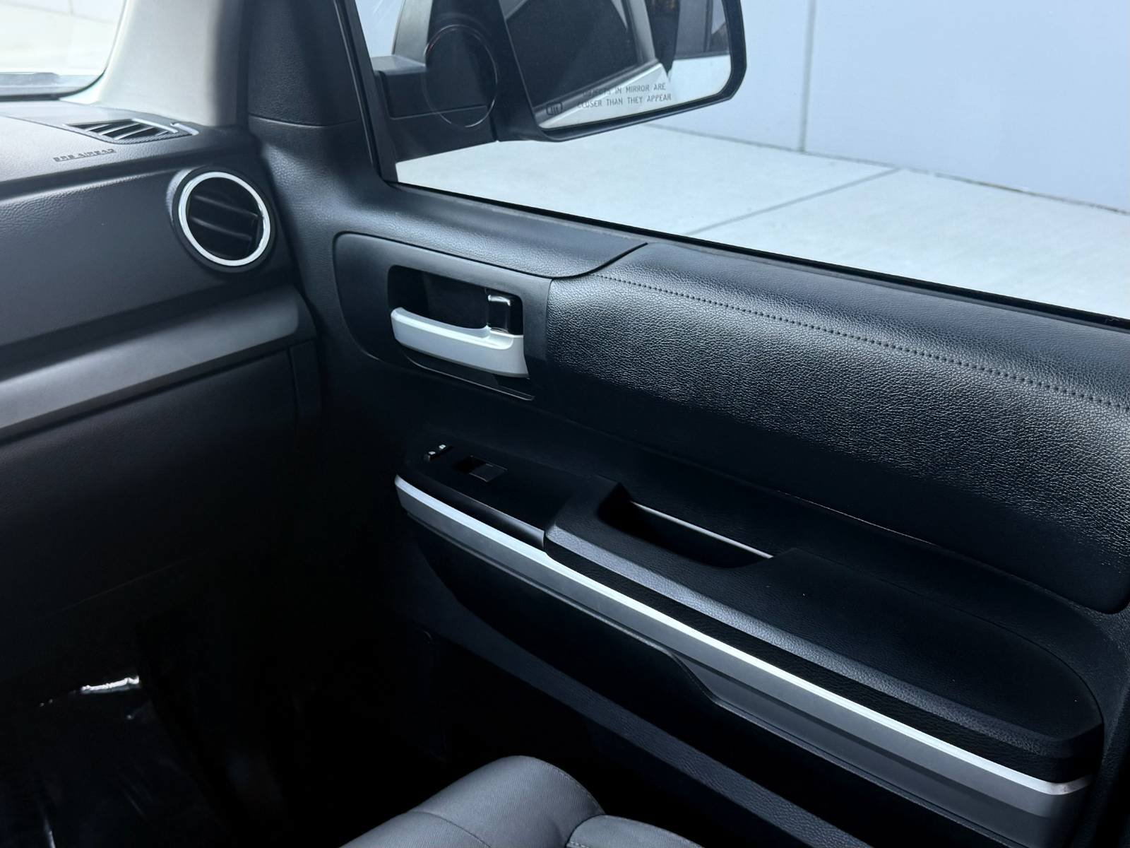 Used 2015 Toyota Tundra SR5 AWD/4WD image 26